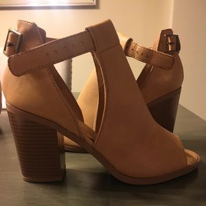 Light Brown Size 6 Soda Shoes